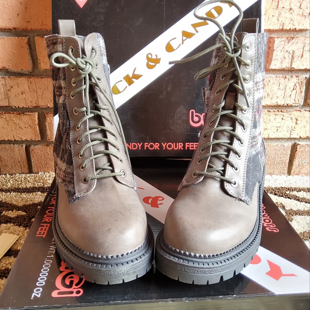 NEW! ROCK & CANDY GREY MAX FAUX LEATHER  COMBAT ANKLE BOOTS SHOES SIZE 6 M - Picture 2 of 11
